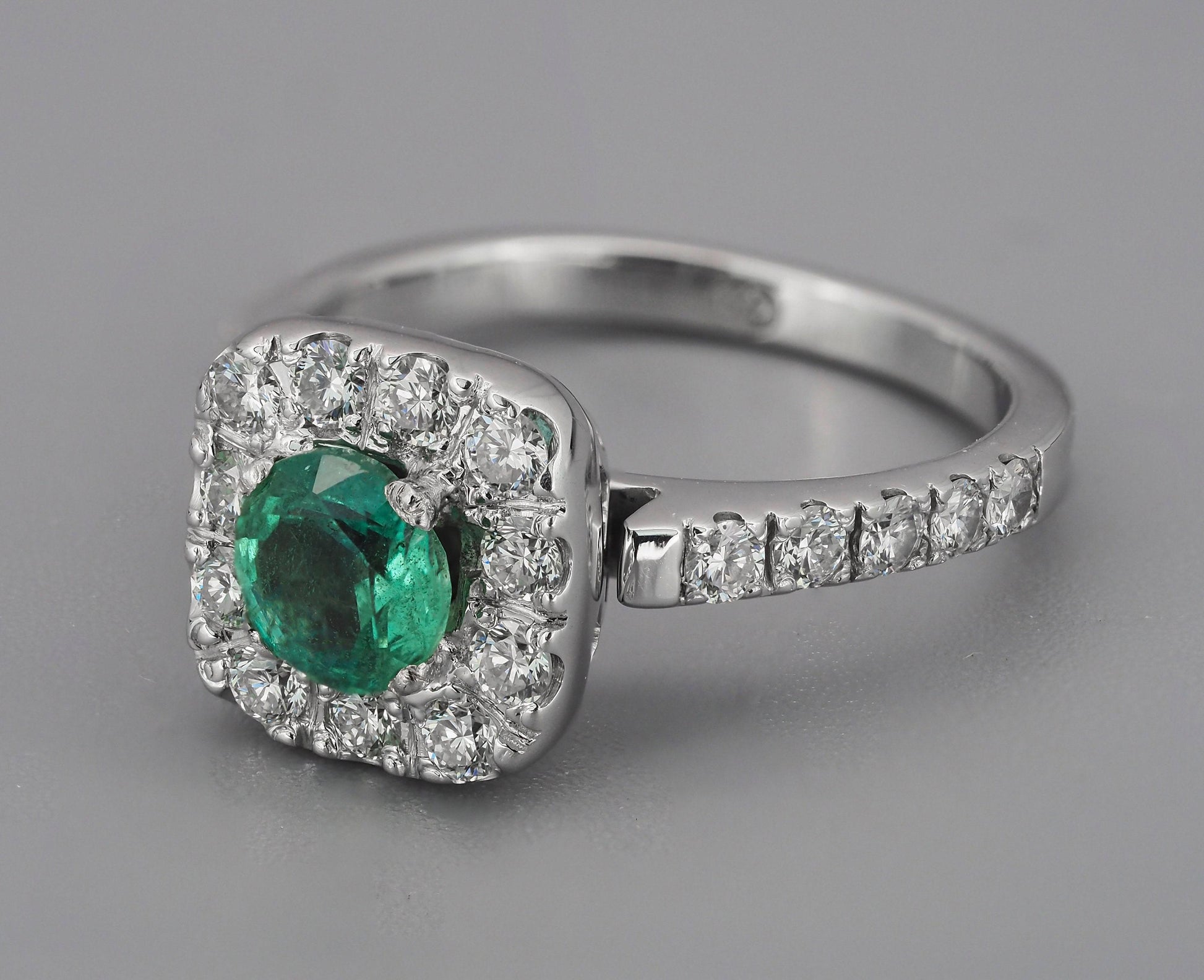 Diamond Halo emerald 14k gold ring