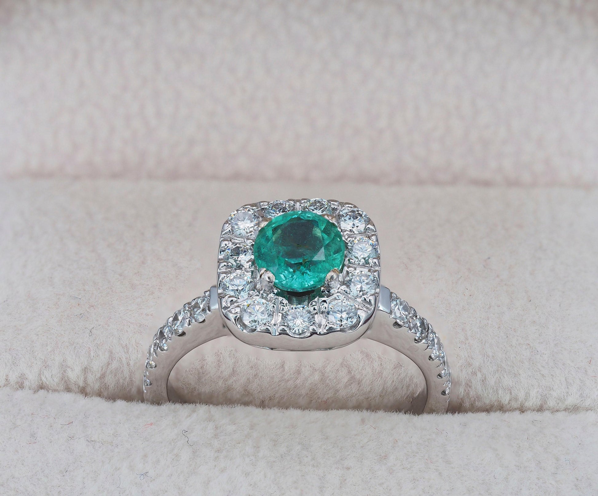 Diamond Halo emerald 14k gold ring