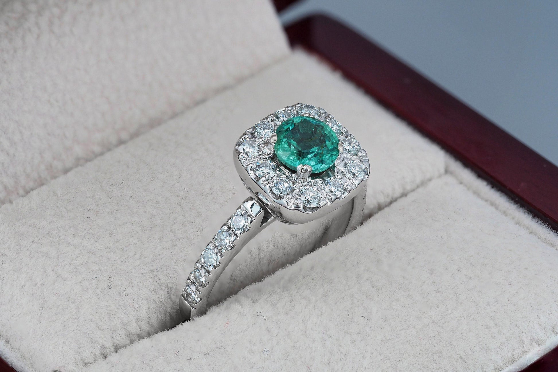Diamond Halo emerald 14k gold ring