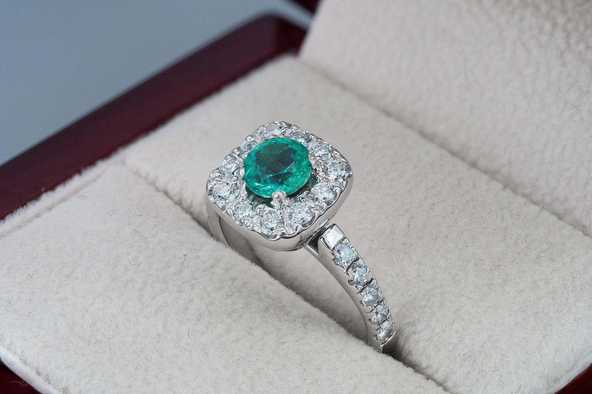 Diamond Halo emerald 14k gold ring