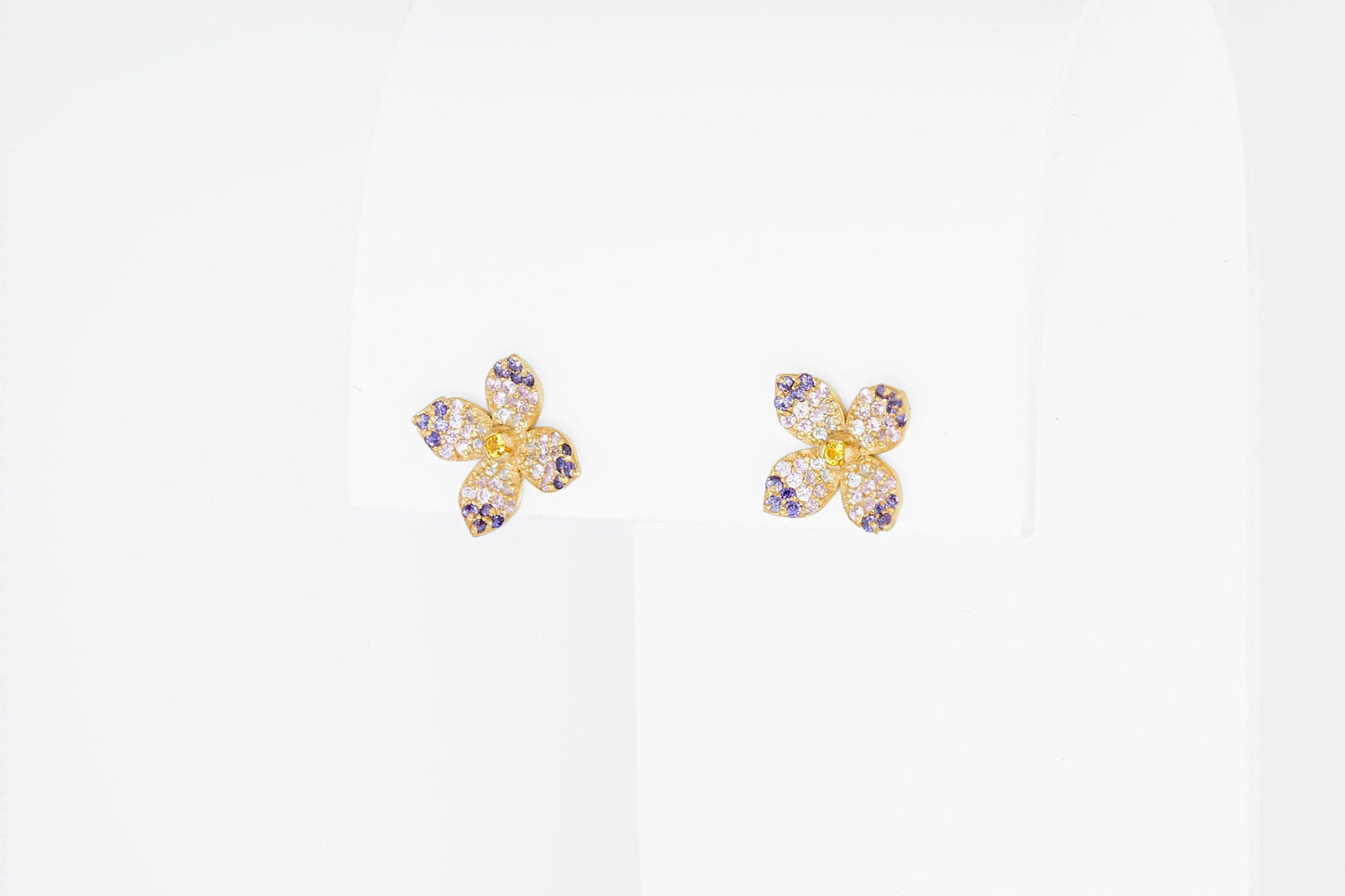 Flower earrings studs in 14k gold