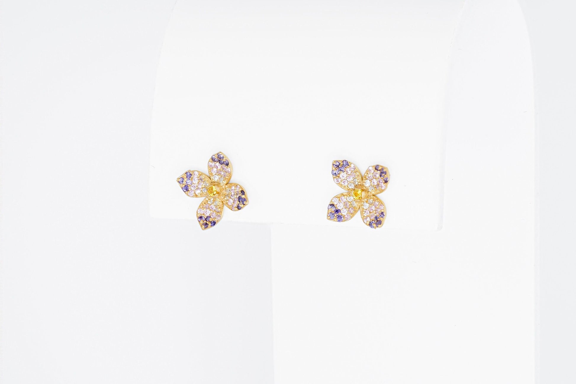Flower earrings studs in 14k gold