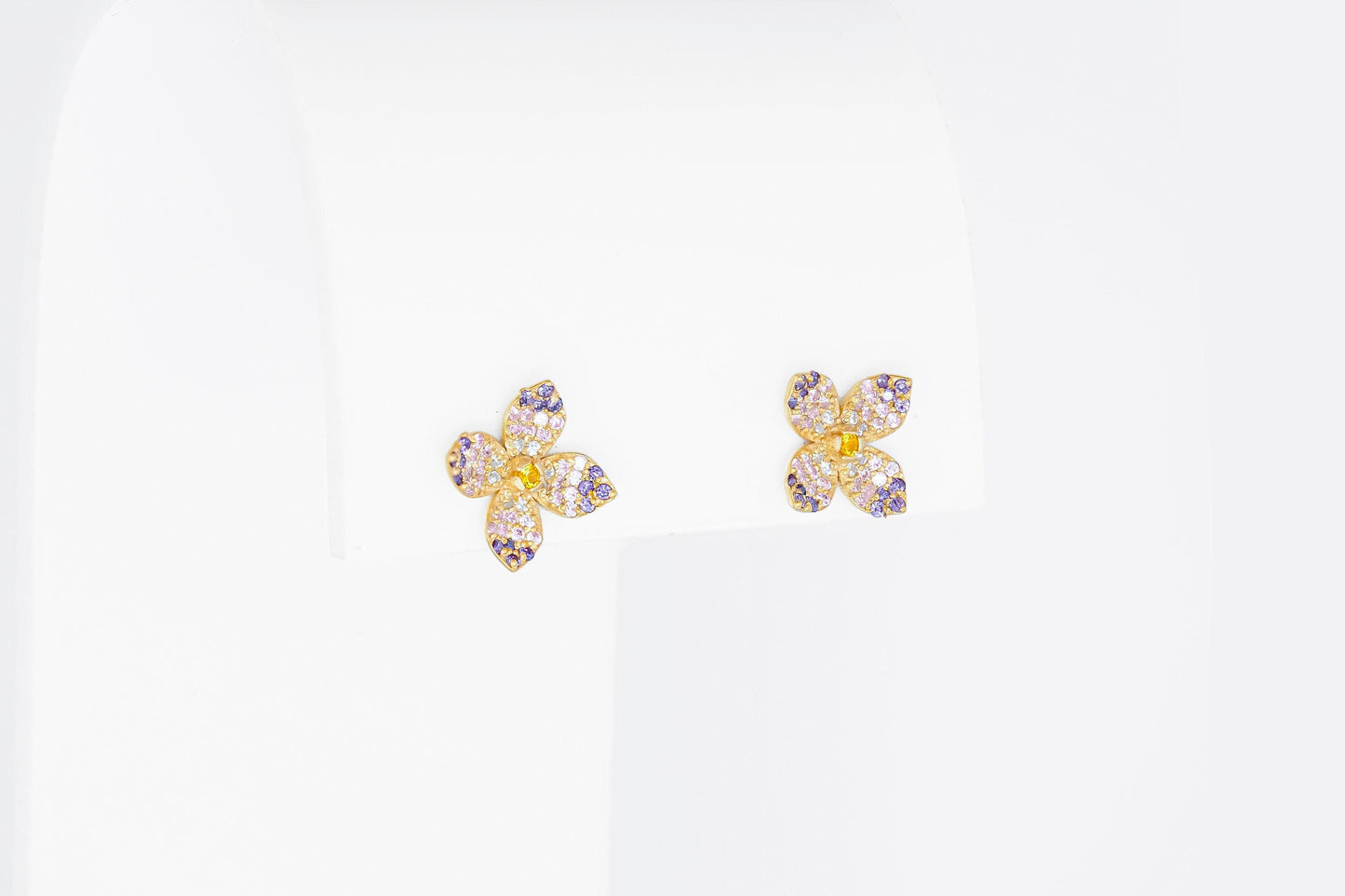 Flower earrings studs in 14k gold