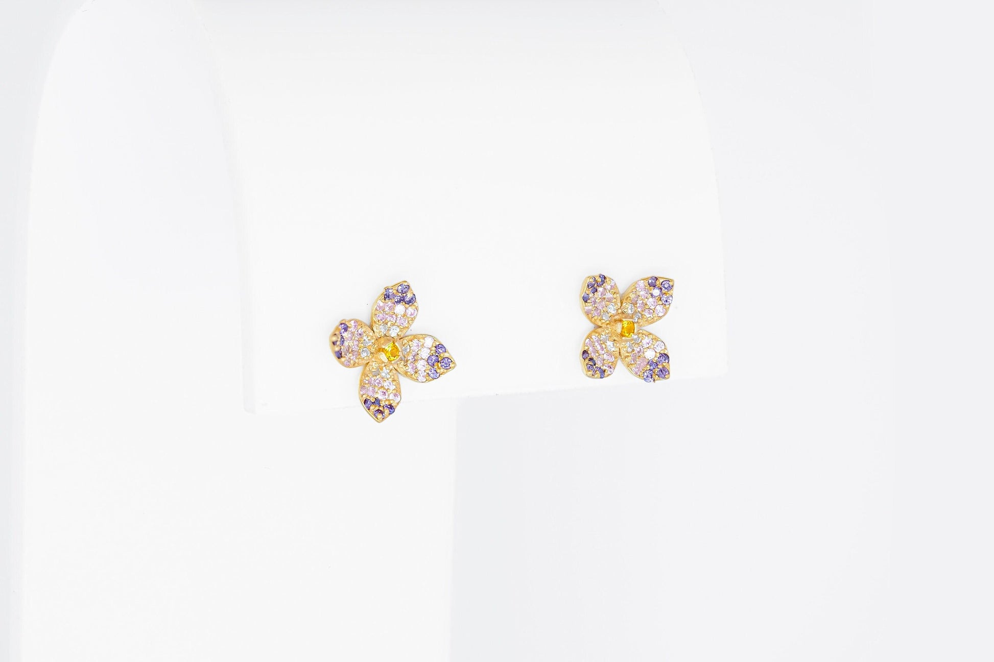 Flower earrings studs in 14k gold