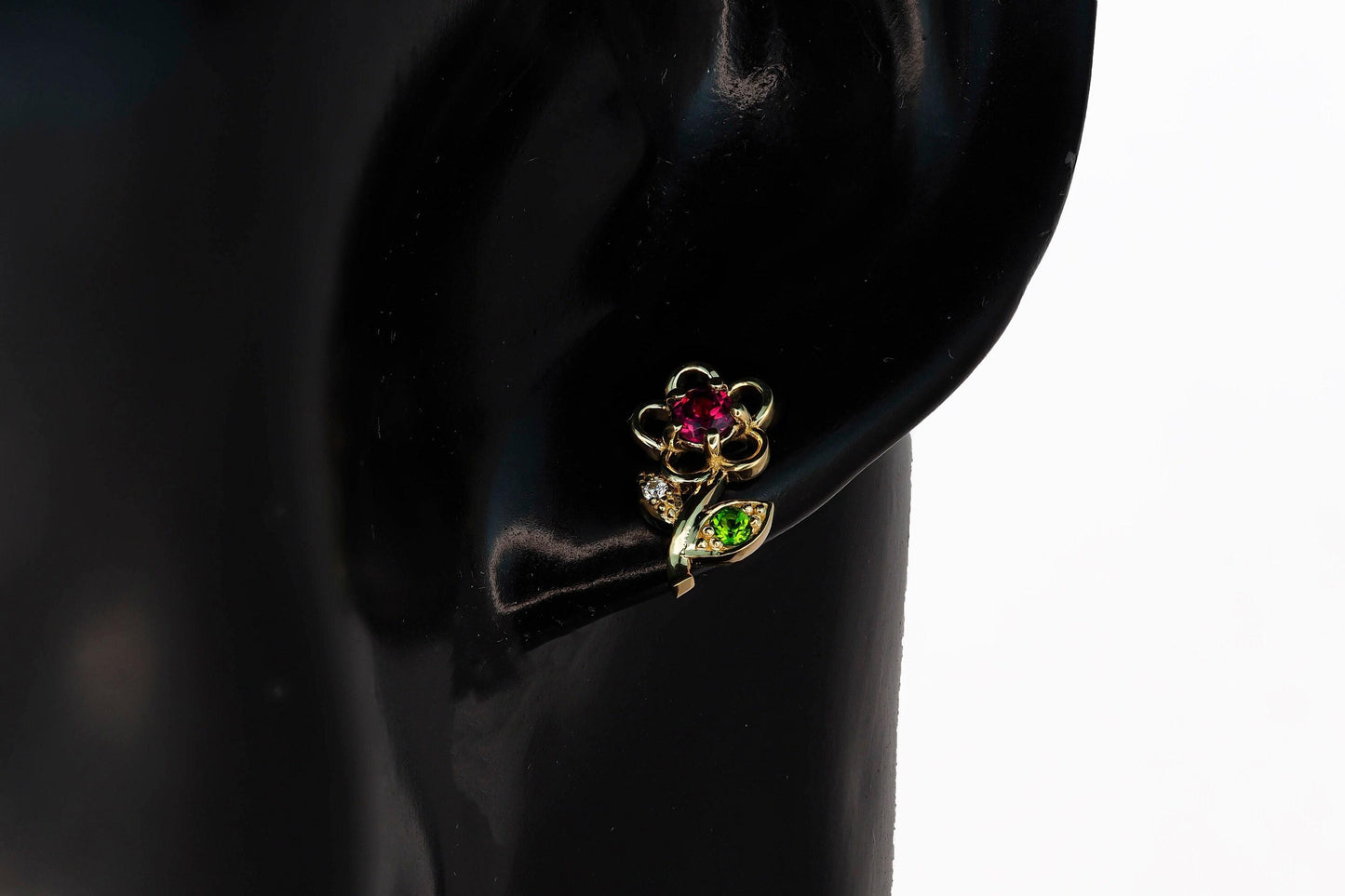 Flower stud earrings in 14k solid gold