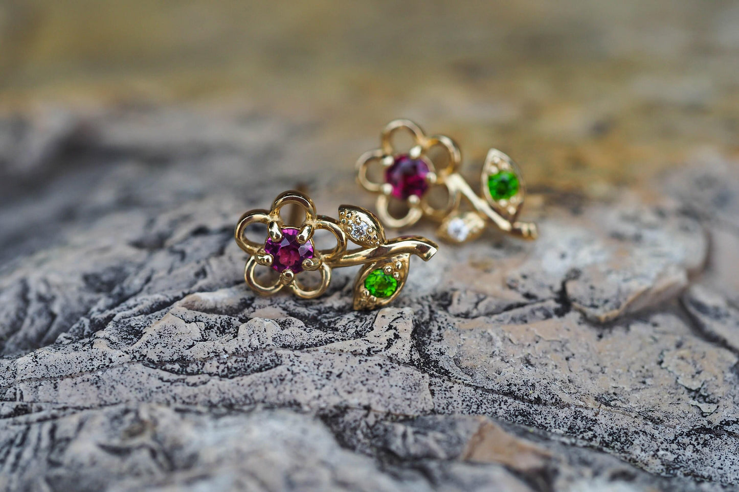 Flower stud earrings in 14k solid gold