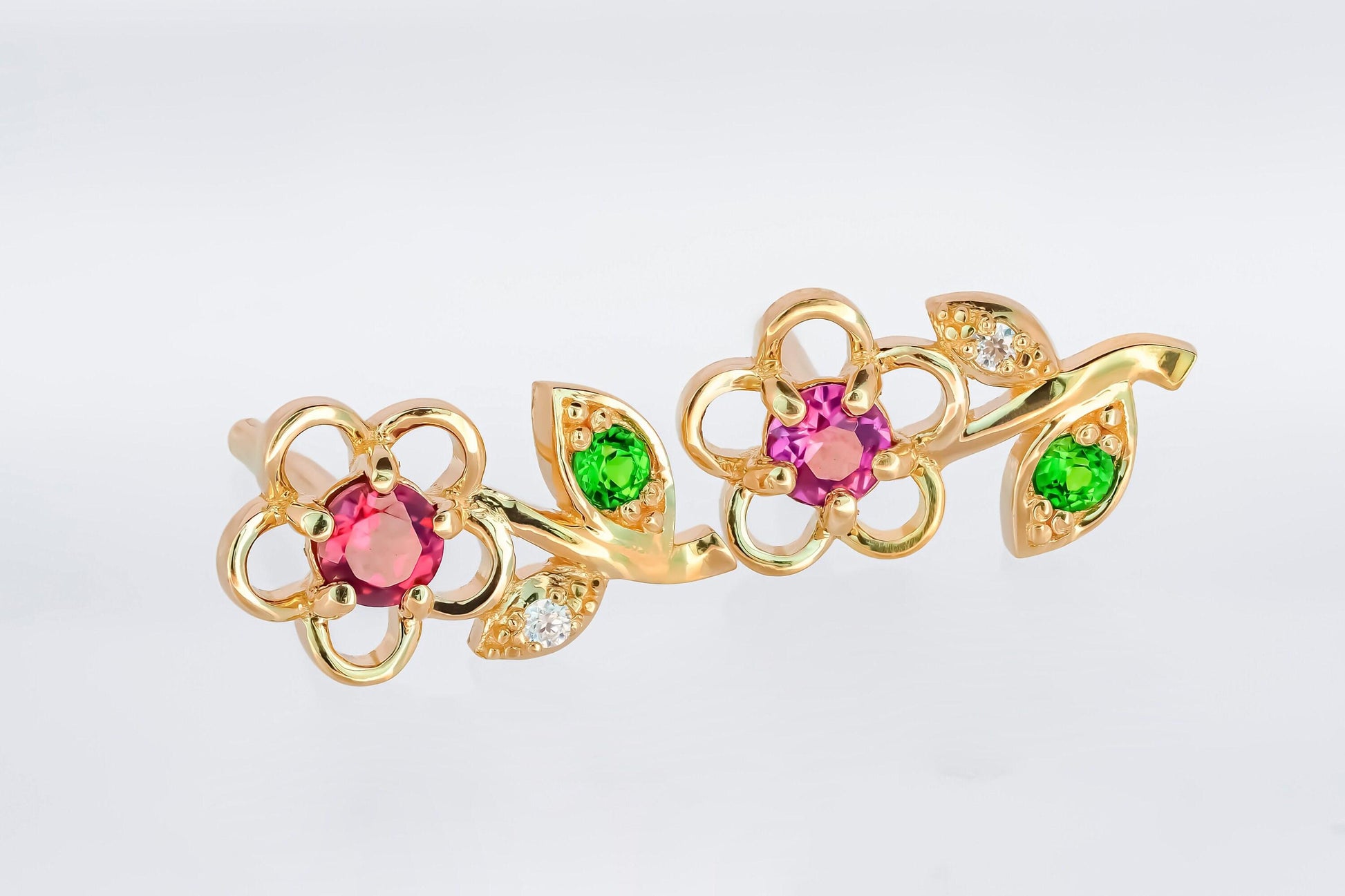 Flower stud earrings in 14k solid gold