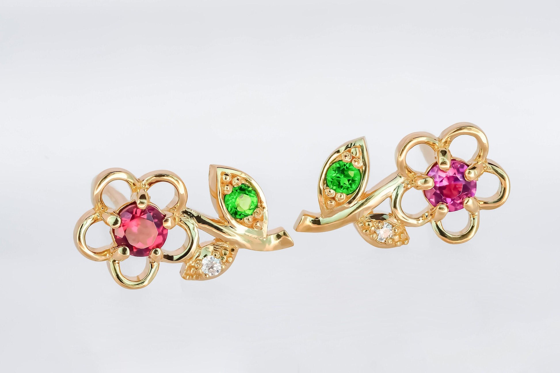 Flower stud earrings in 14k solid gold