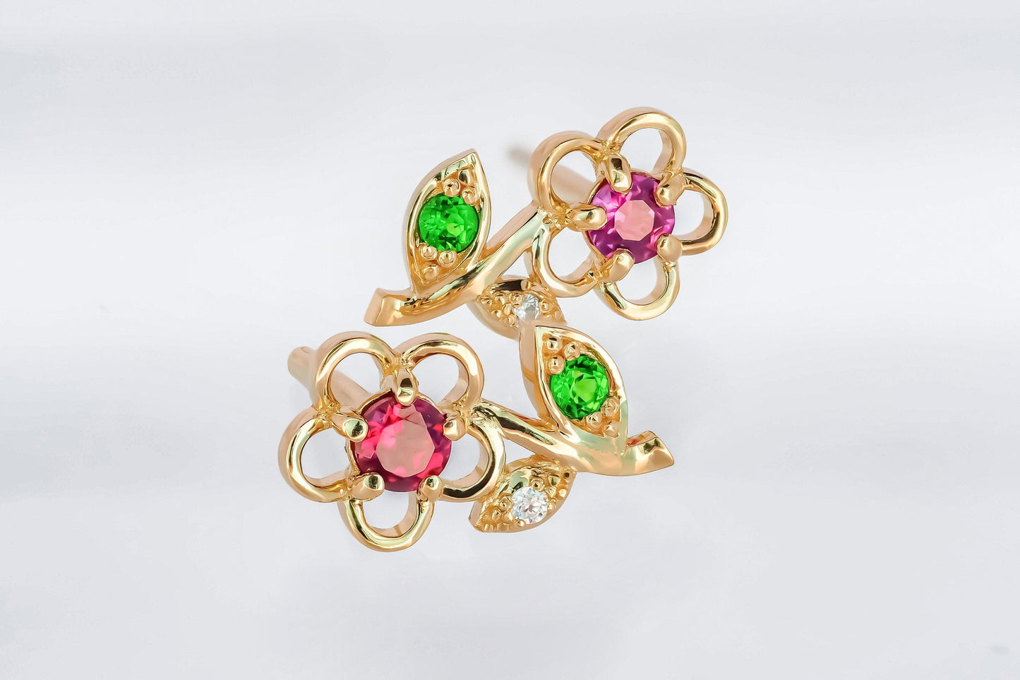 Flower stud earrings in 14k solid gold