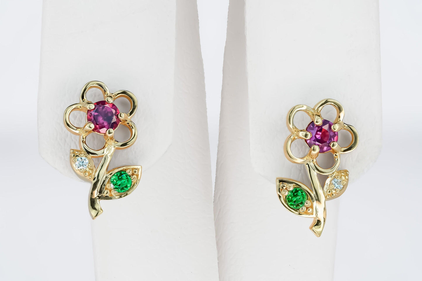 Flower stud earrings in 14k solid gold