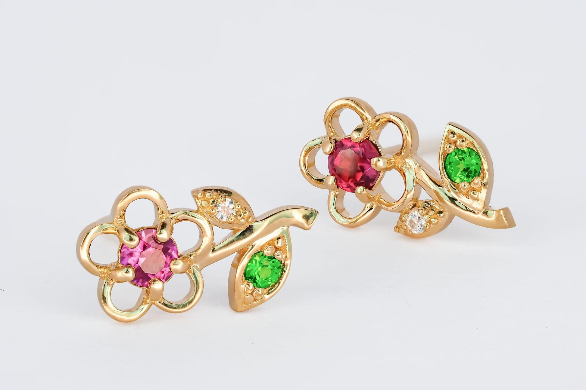 Flower stud earrings in 14k solid gold