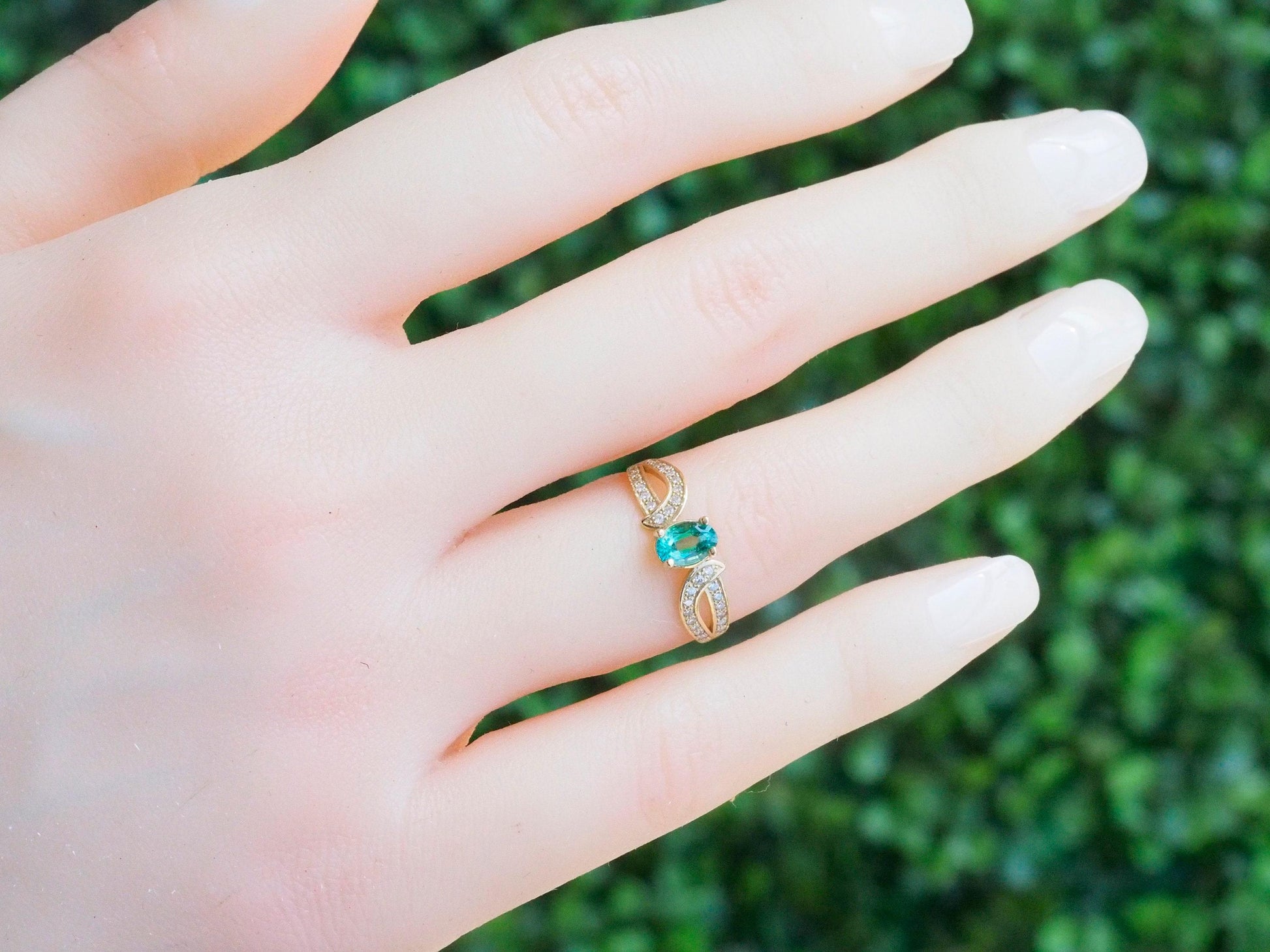 Genuine emerald 14k gold ring