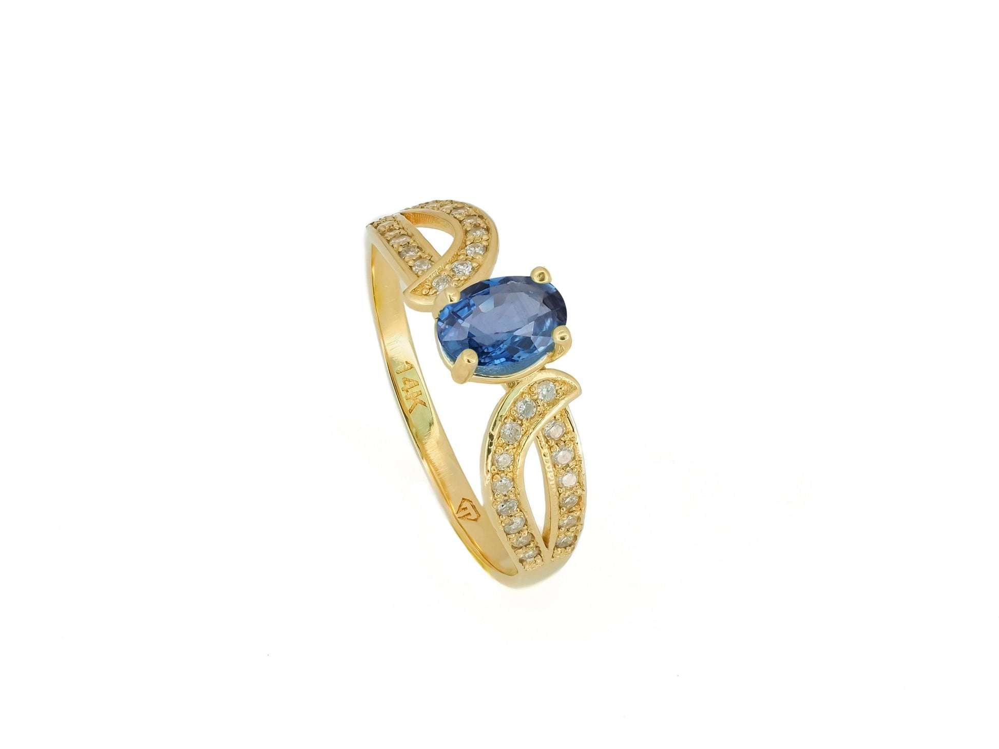 Blue Sapphire  engagement ring in 14k gold