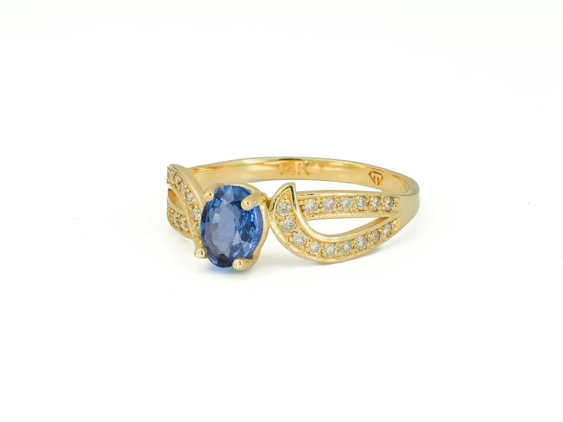 Blue Sapphire  engagement ring in 14k gold