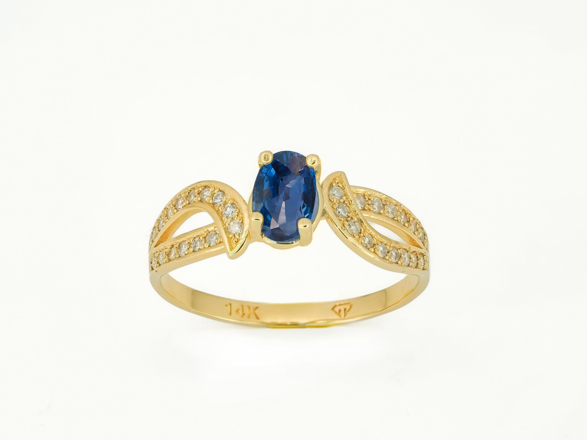Blue Sapphire  engagement ring in 14k gold