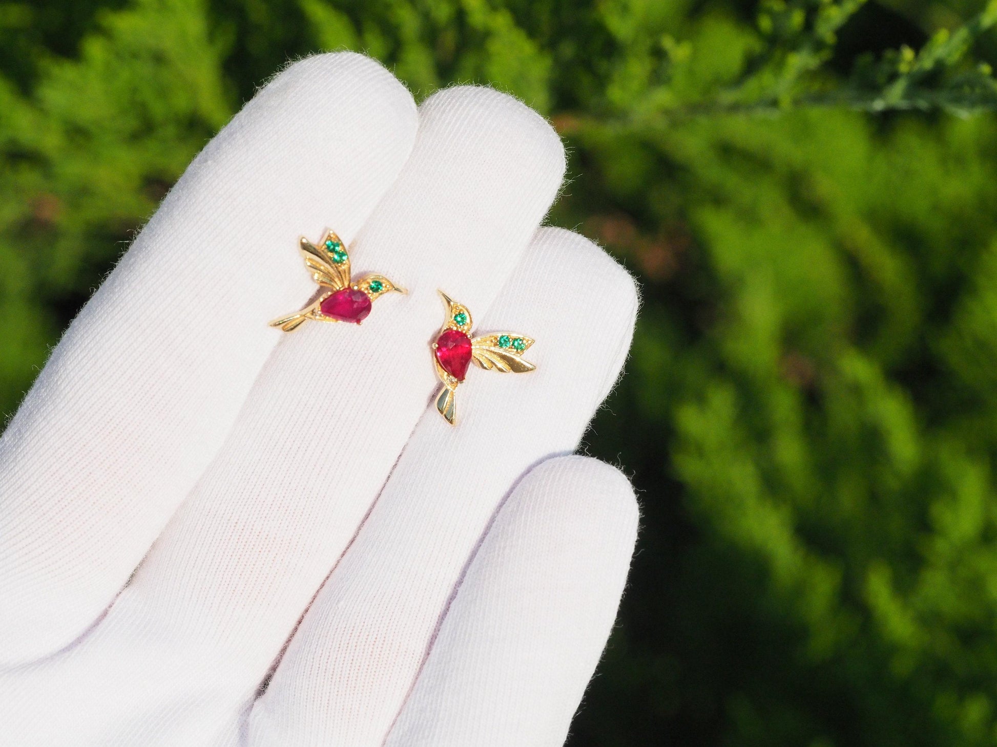 Hummingbird earings studs with rubies in 14k gold
