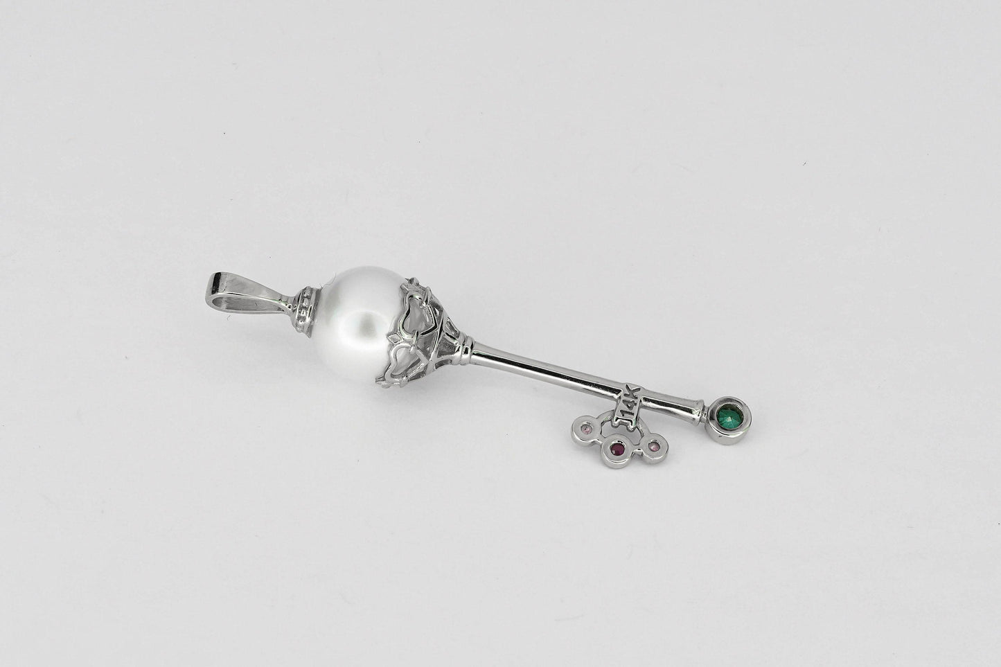 Key pendant with pearl in 14k gold