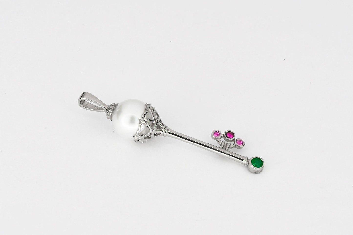 Key pendant with pearl in 14k gold