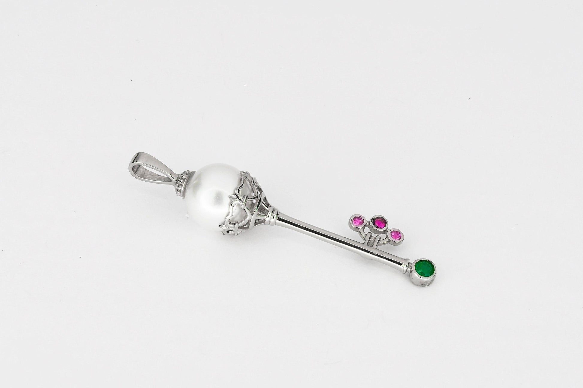 Key pendant with pearl in 14k gold