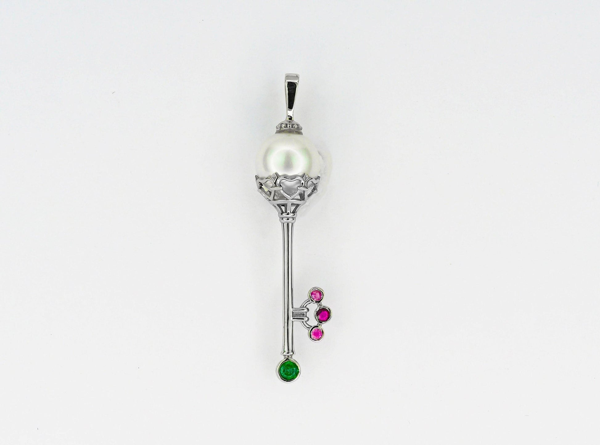 Key pendant with pearl in 14k gold