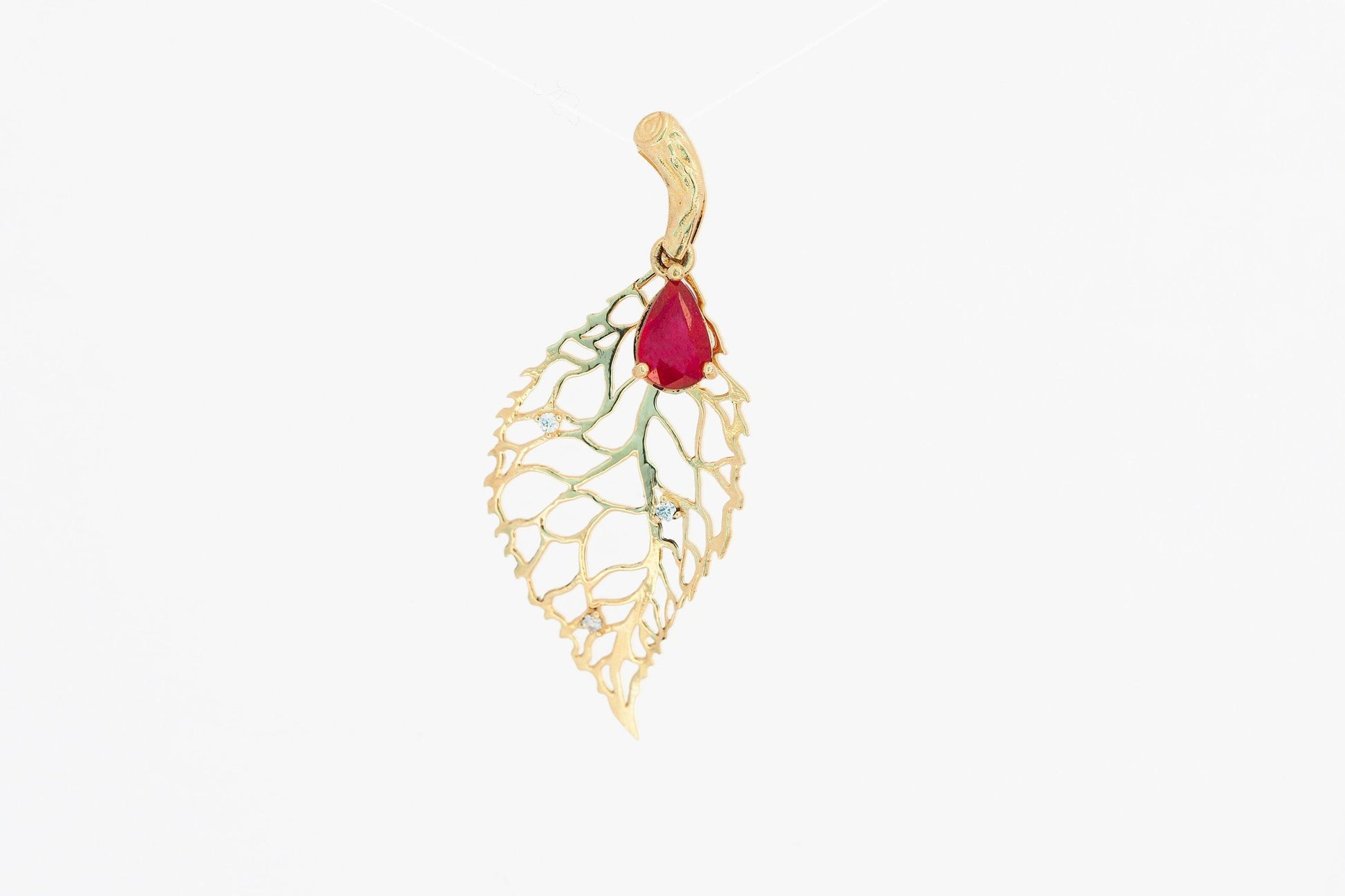 Leaf pendant with ruby and diamonds in 14k gold