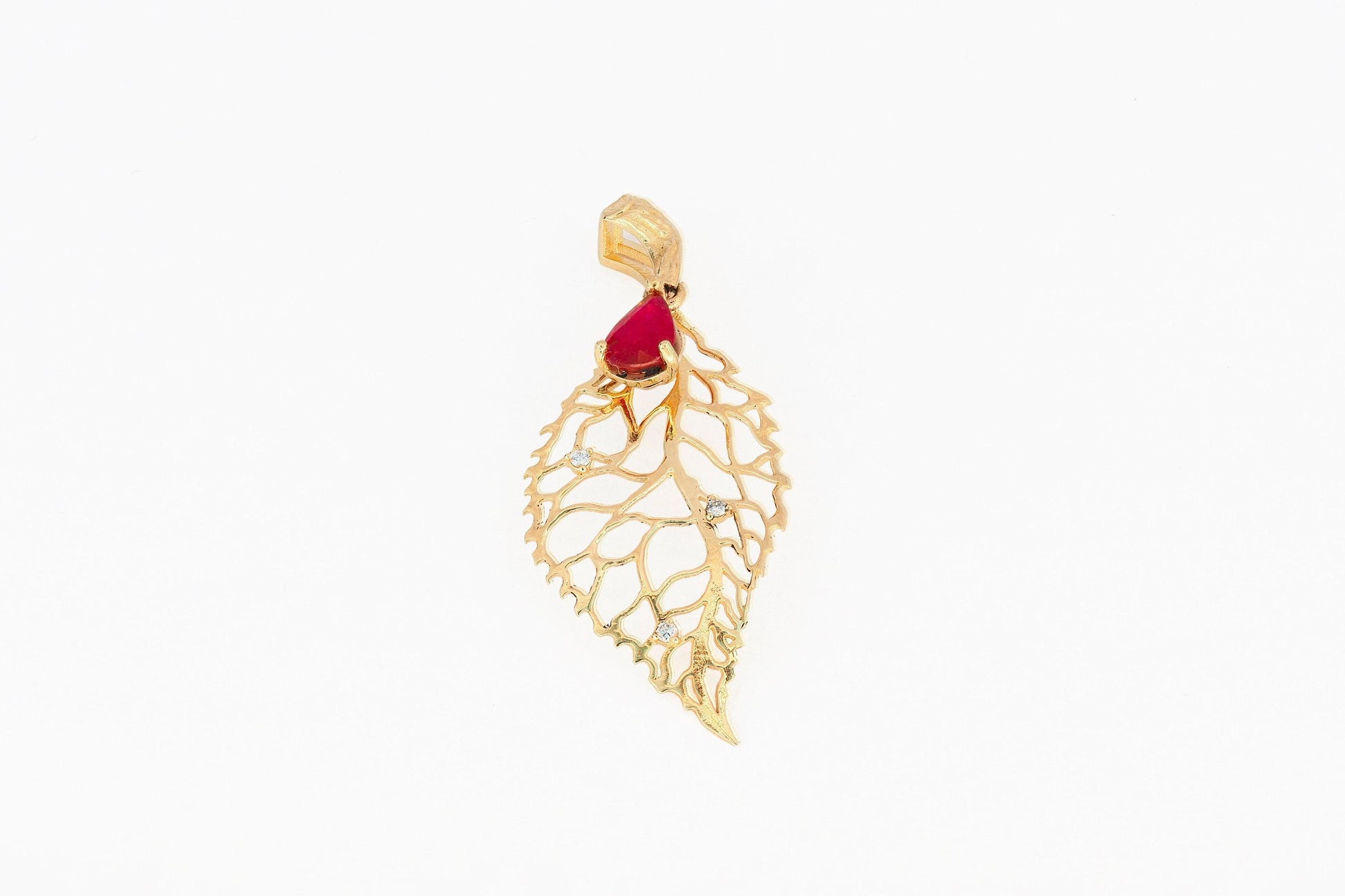 Leaf pendant with ruby and diamonds in 14k gold