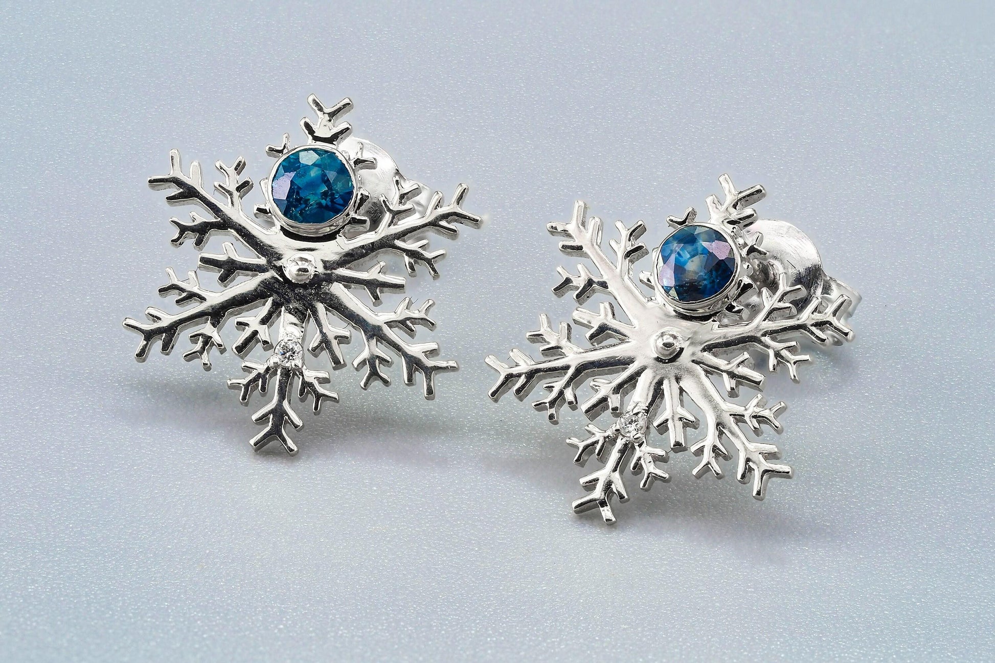 Snowflake 14k earrings studs
