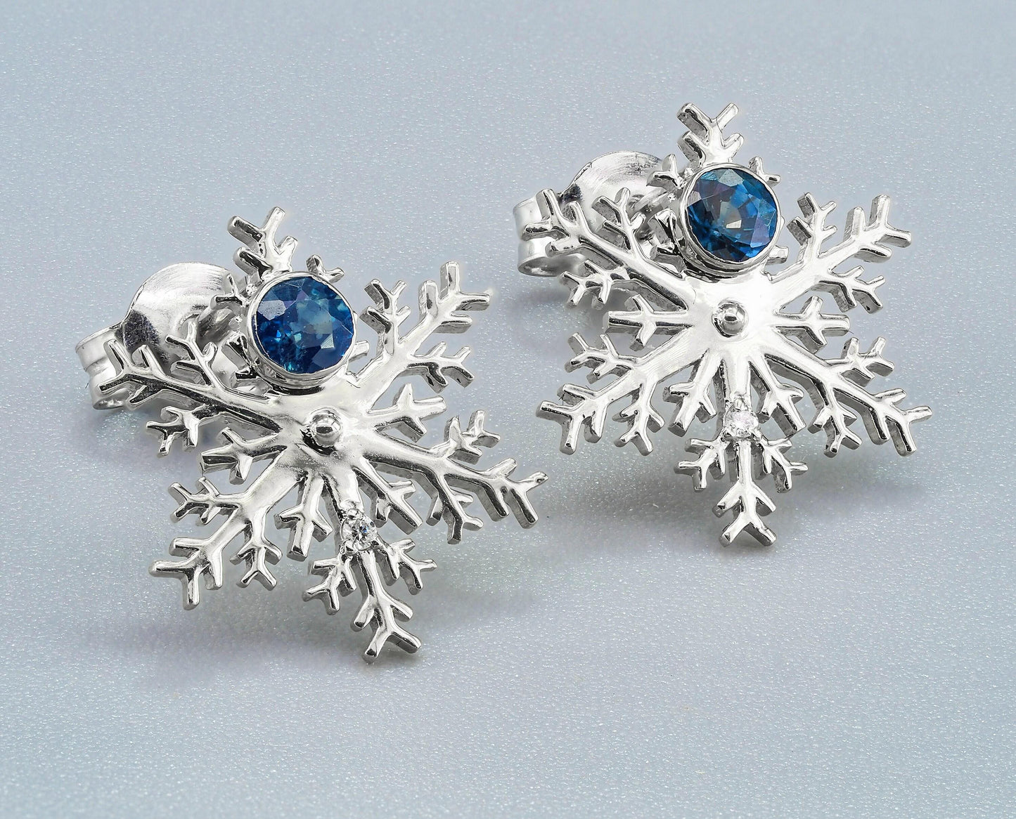Snowflake 14k earrings studs
