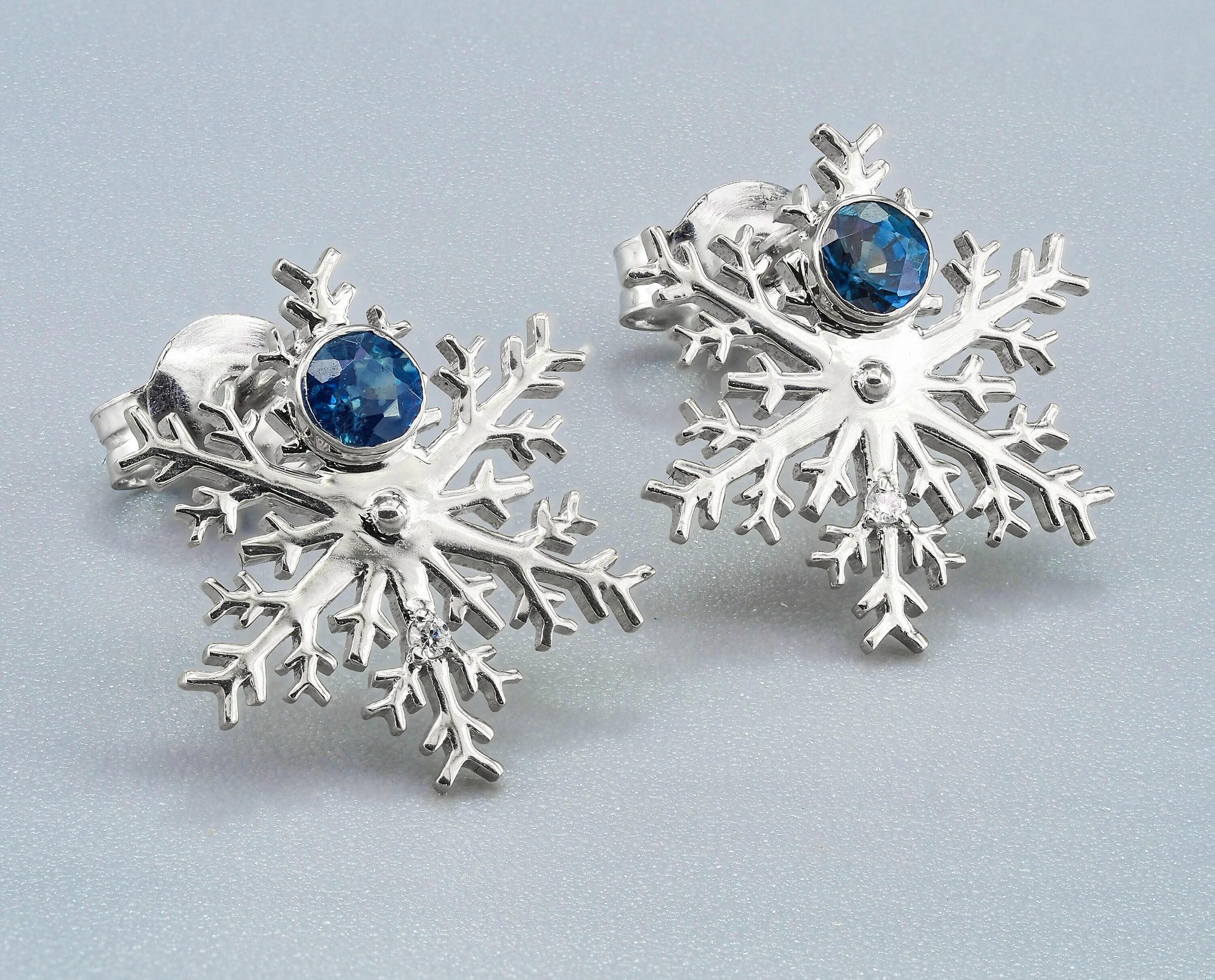 Snowflake 14k earrings studs