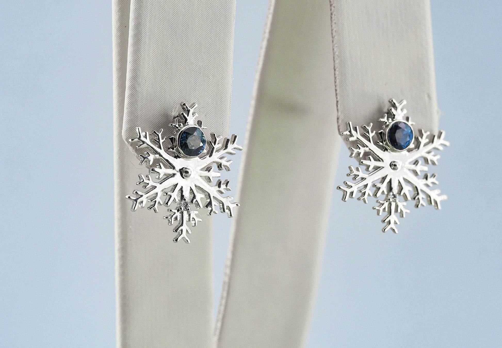 Snowflake 14k earrings studs