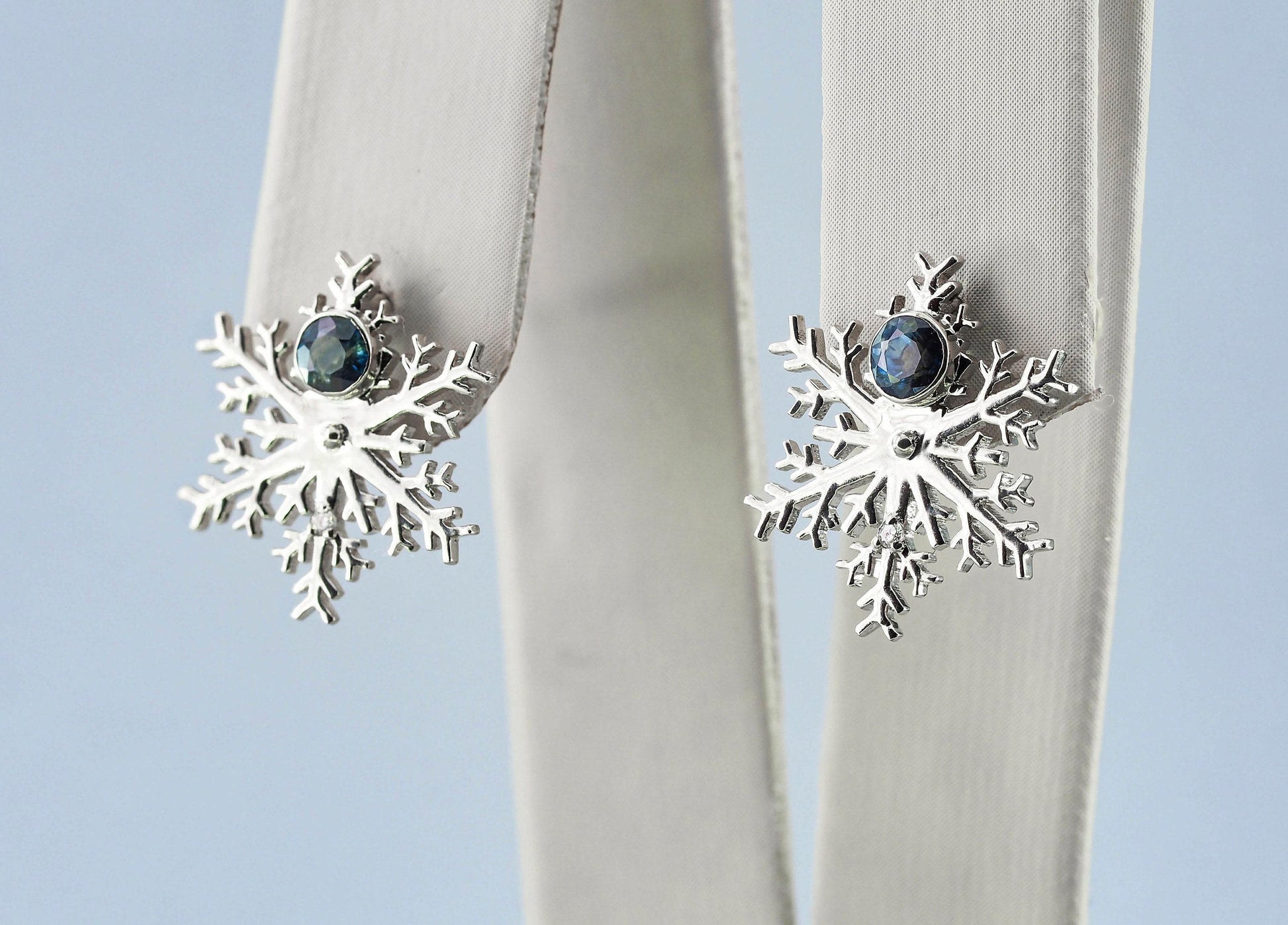 Snowflake 14k earrings studs