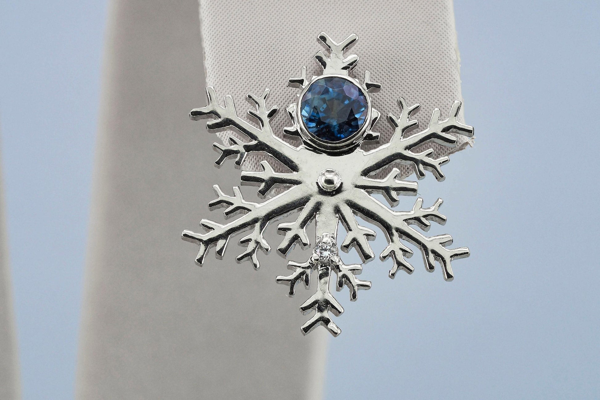 Snowflake 14k earrings studs