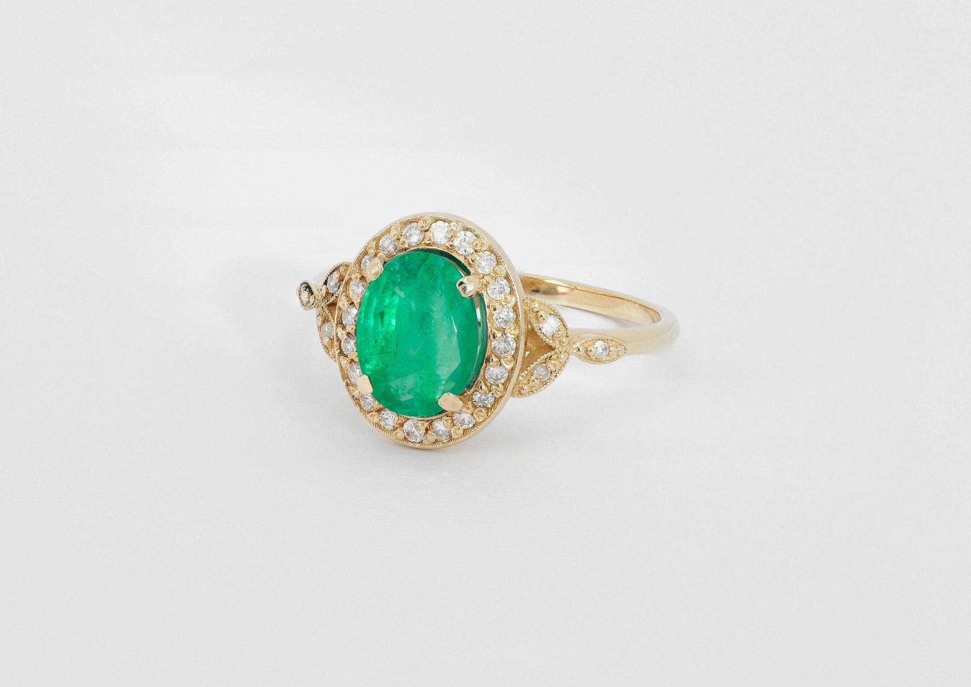 Oval emerald 14k gold ring
