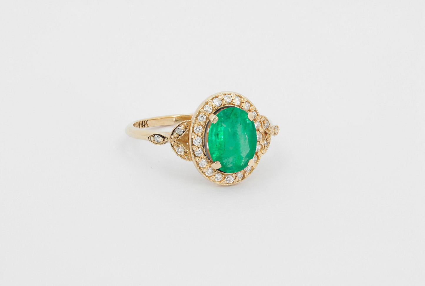 Oval emerald 14k gold ring