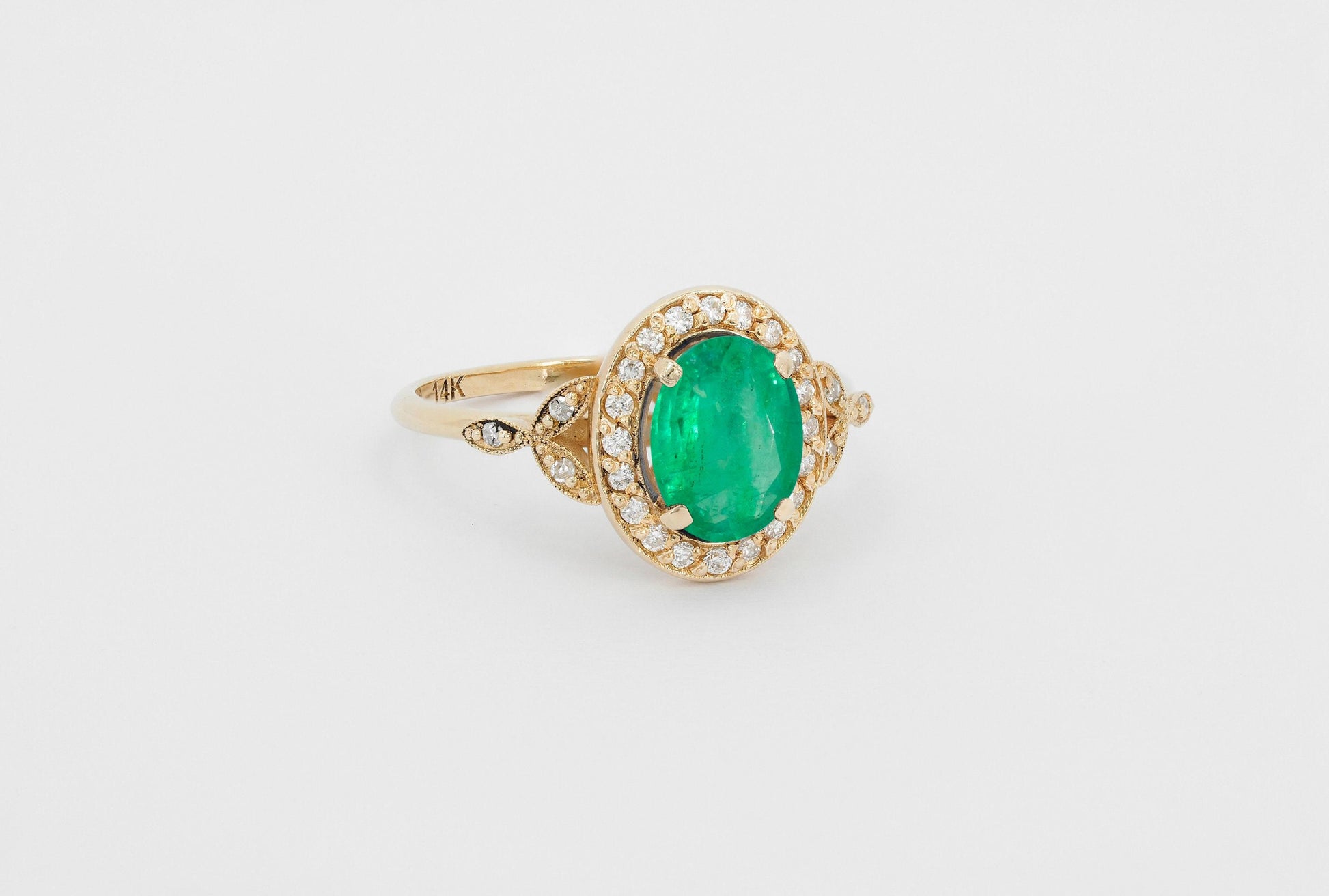 Oval emerald 14k gold ring