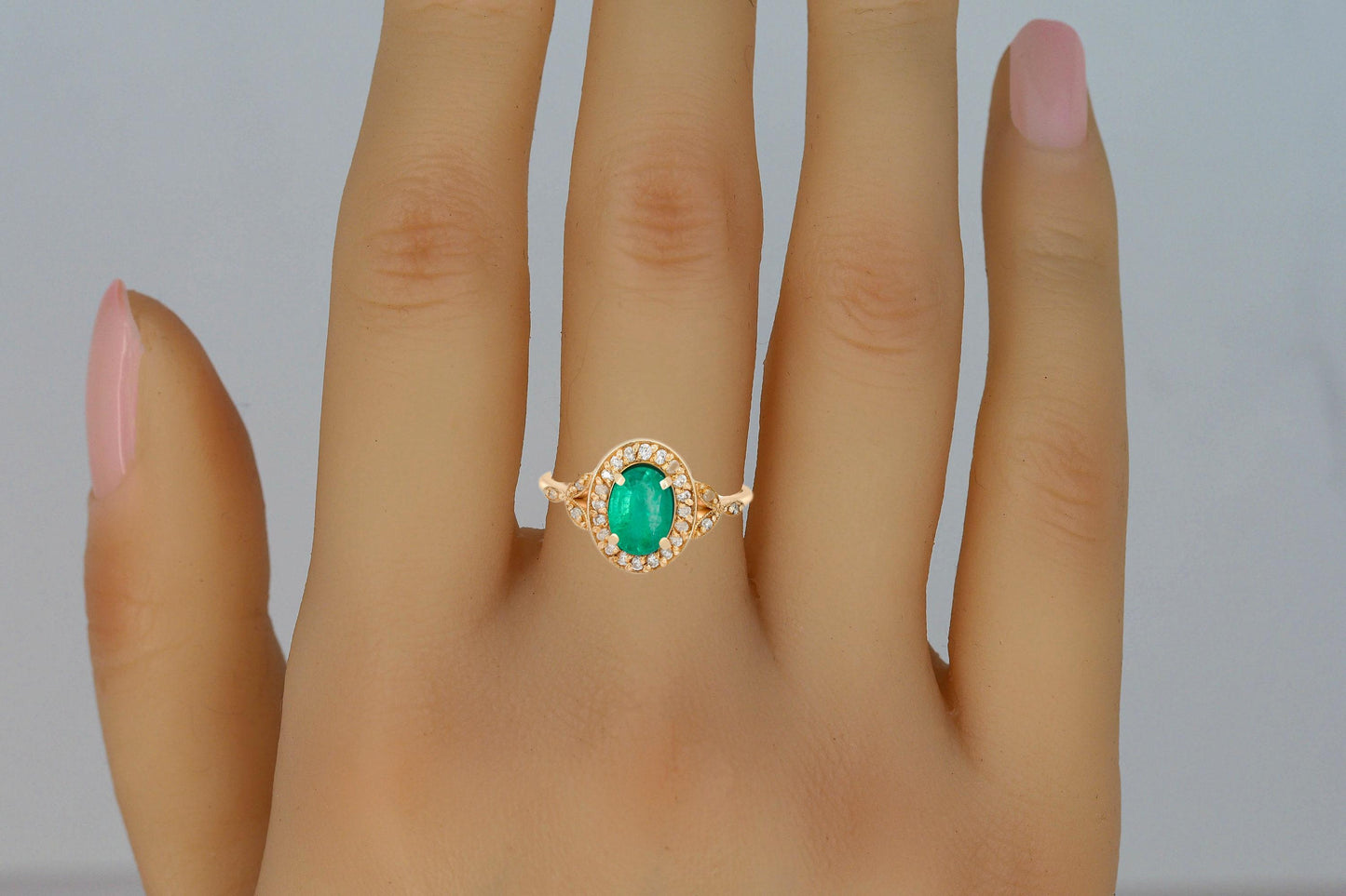 Oval emerald 14k gold ring
