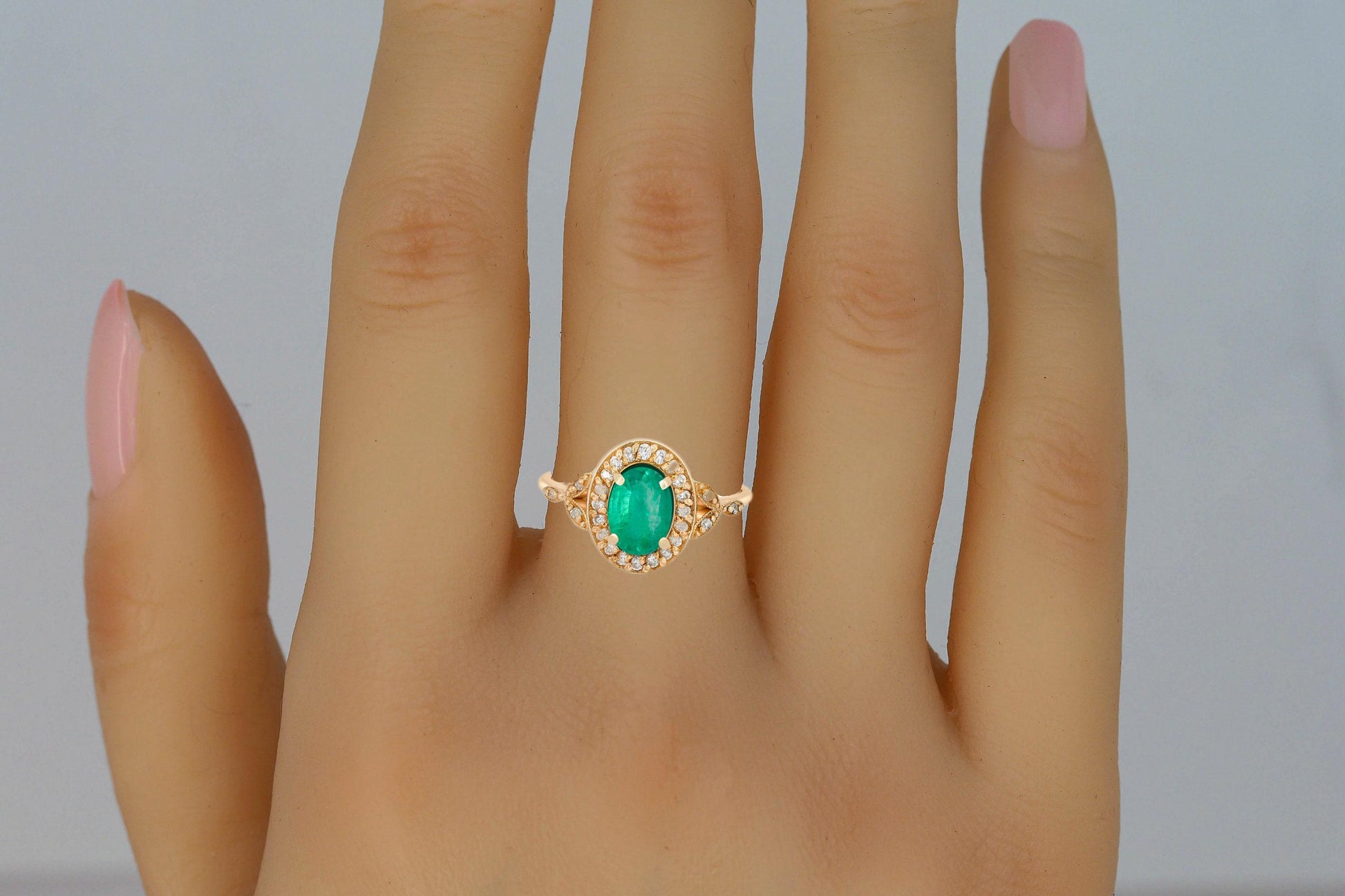 Oval emerald 14k gold ring