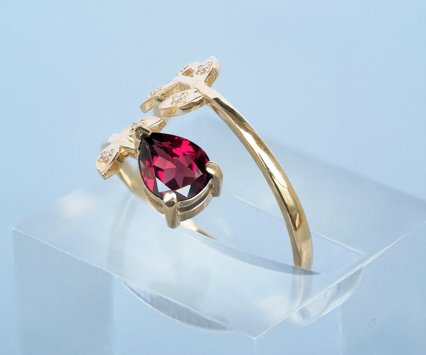 Pear garnet 14k gold ring