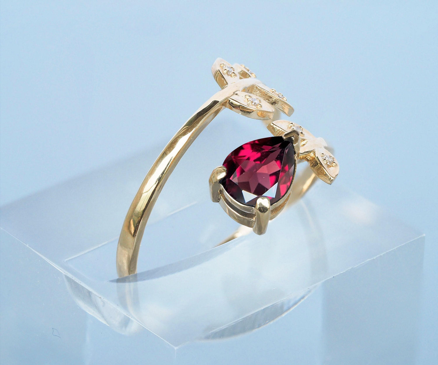Pear garnet 14k gold ring