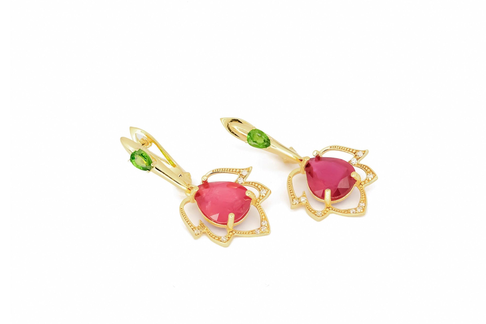 Pear ruby flower 14k gold earrings