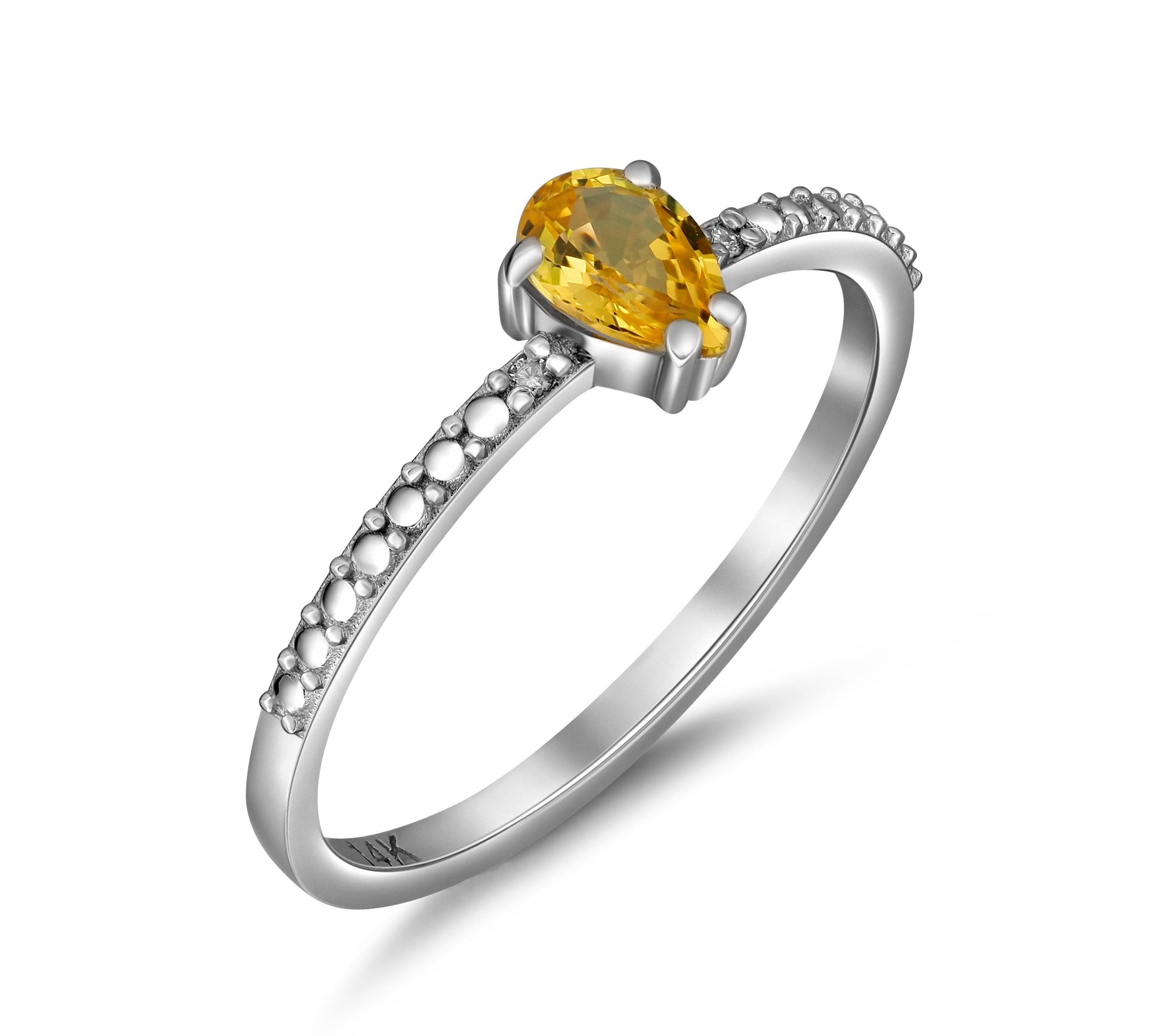 Pear sapphire 14k gold ring