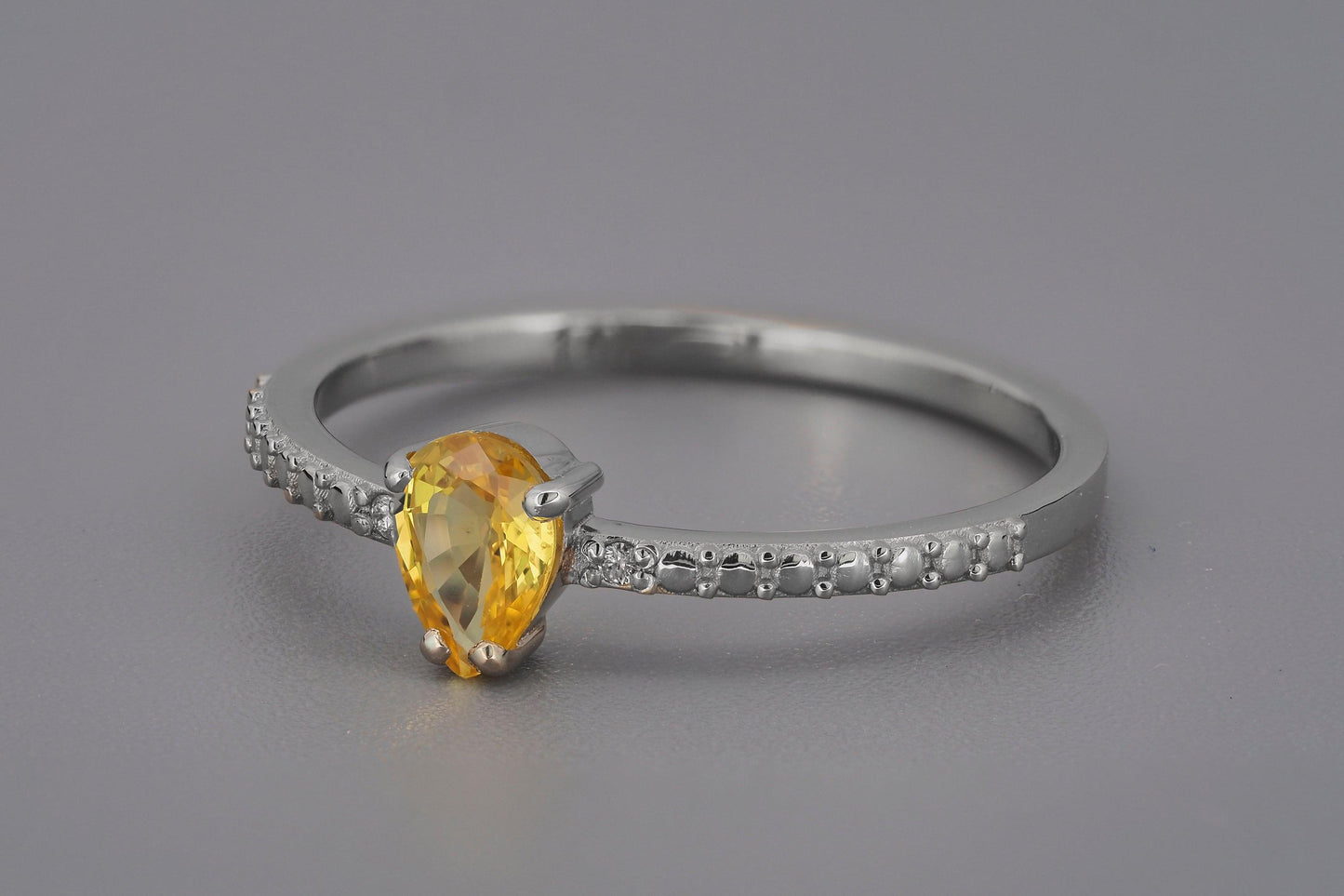 Pear sapphire 14k gold ring