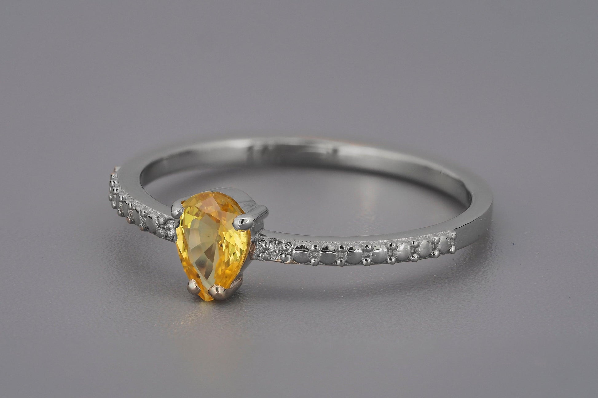 Pear sapphire 14k gold ring