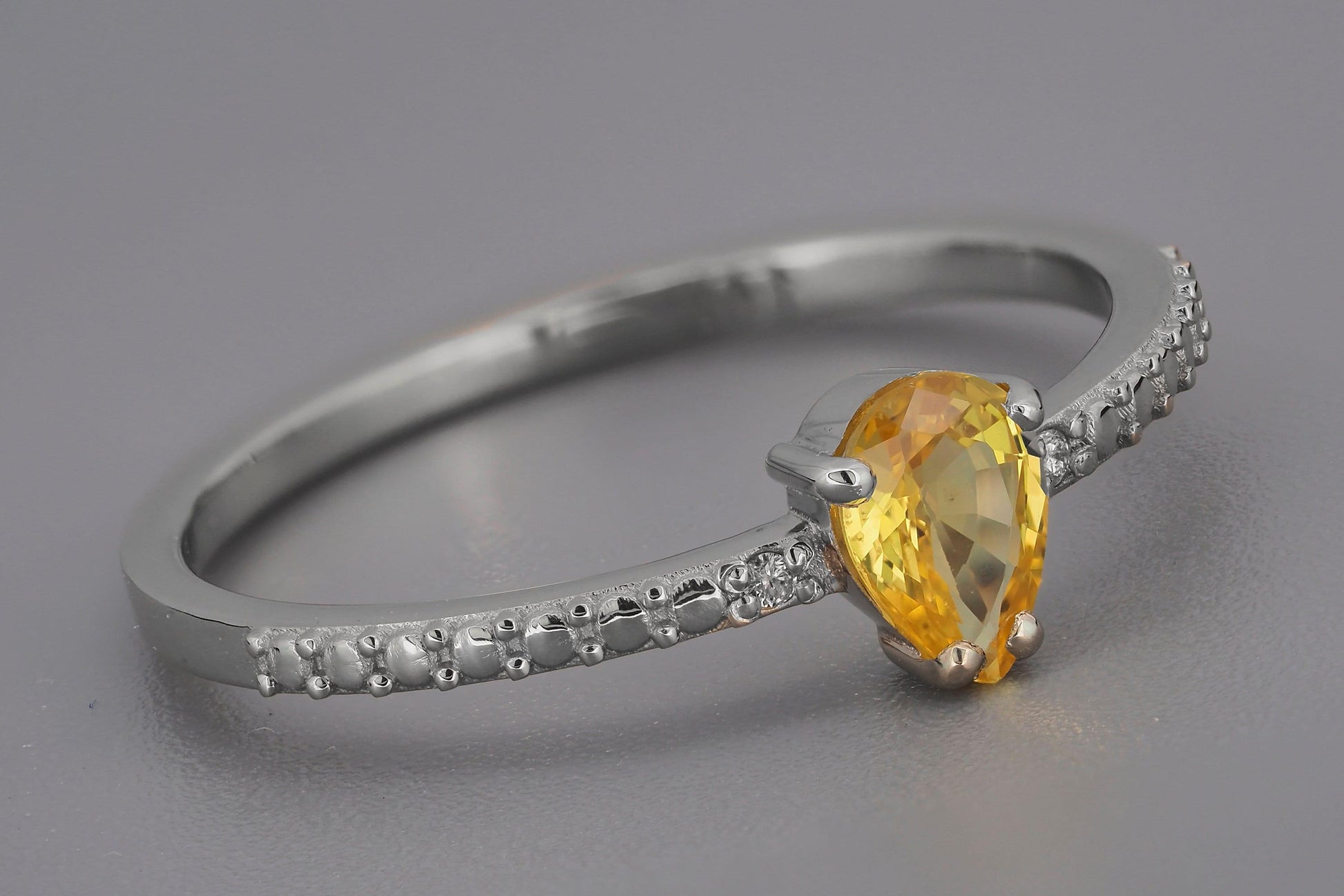 Pear sapphire 14k gold ring
