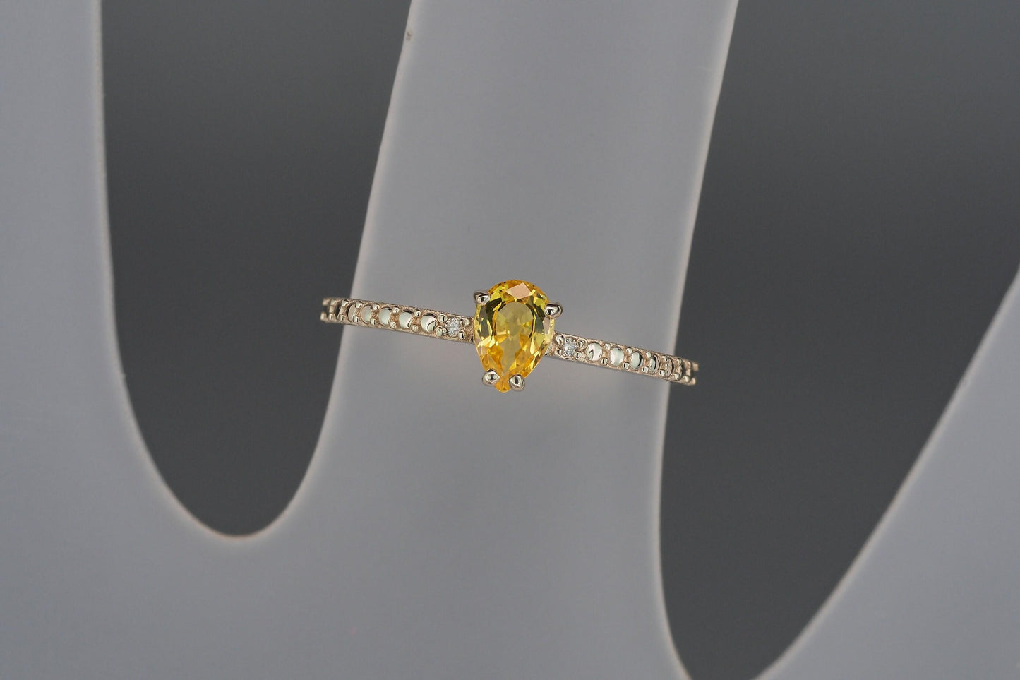 Pear sapphire 14k gold ring