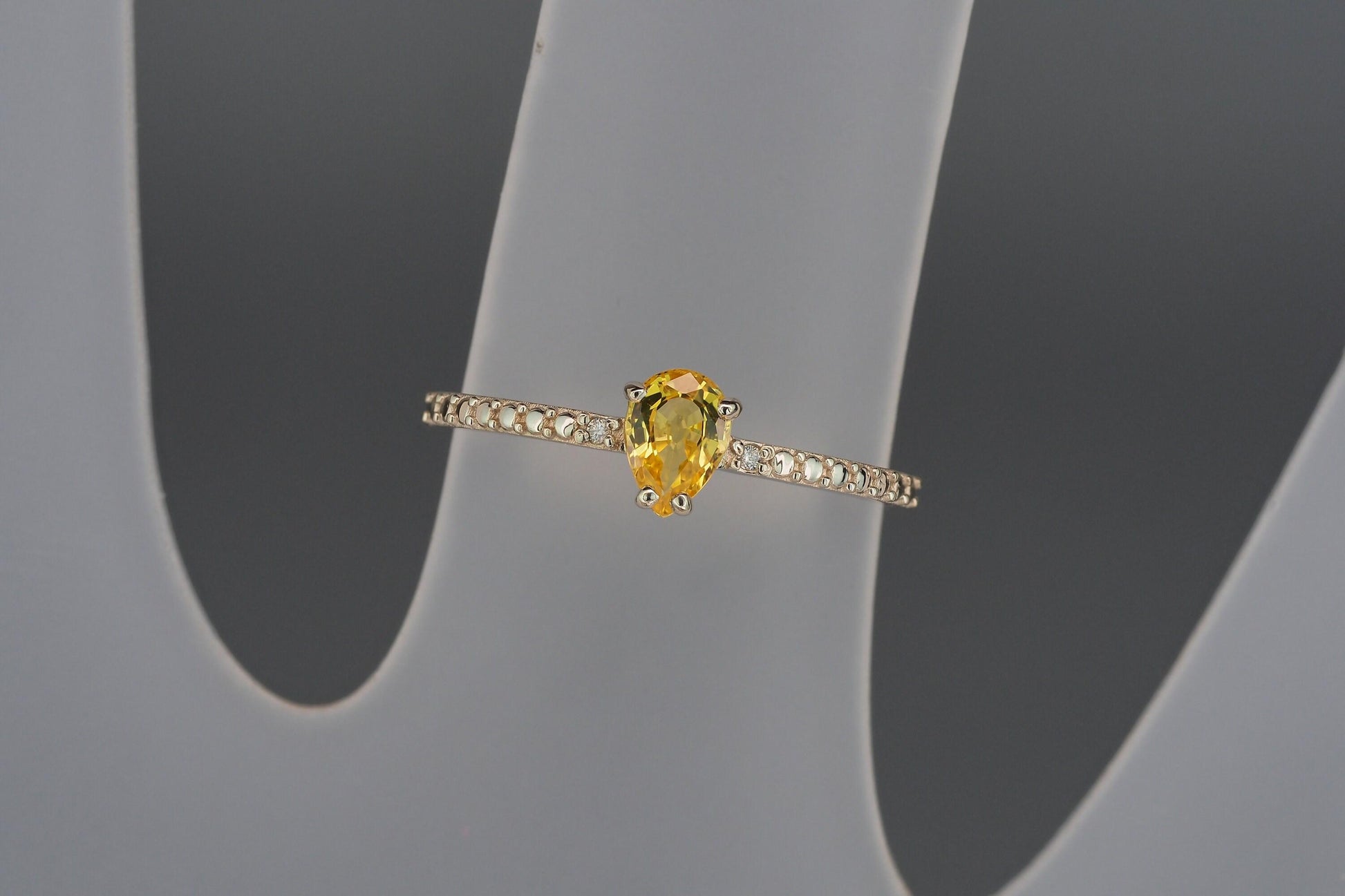 Pear sapphire 14k gold ring