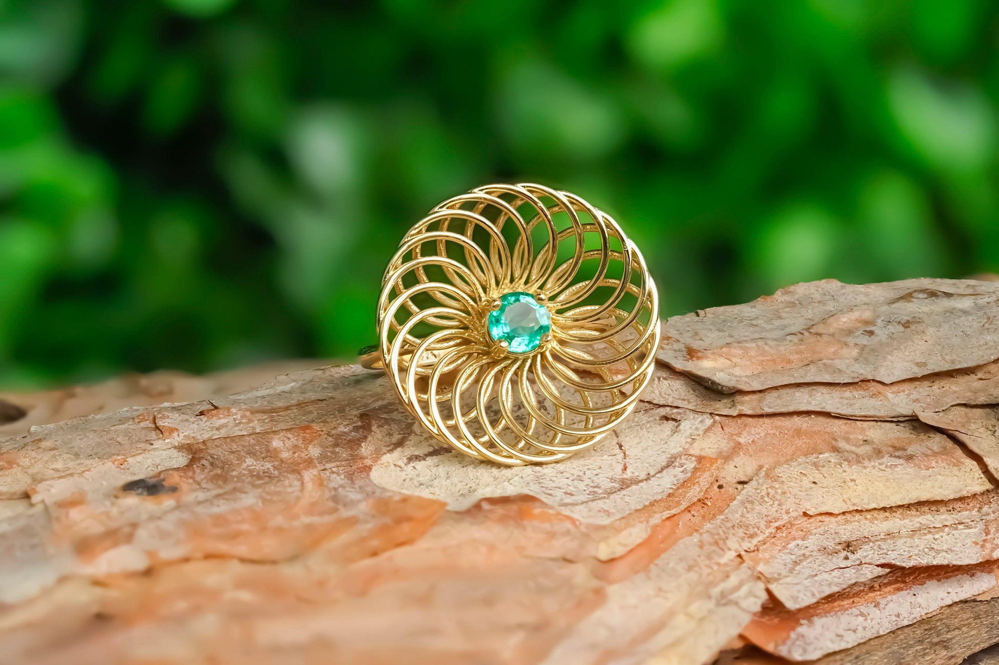 Round emerald 14k gold ring