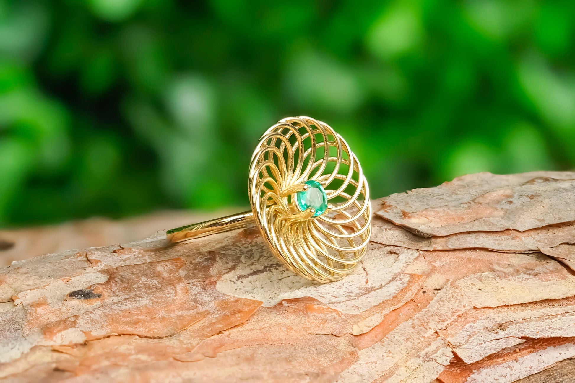 Round emerald 14k gold ring