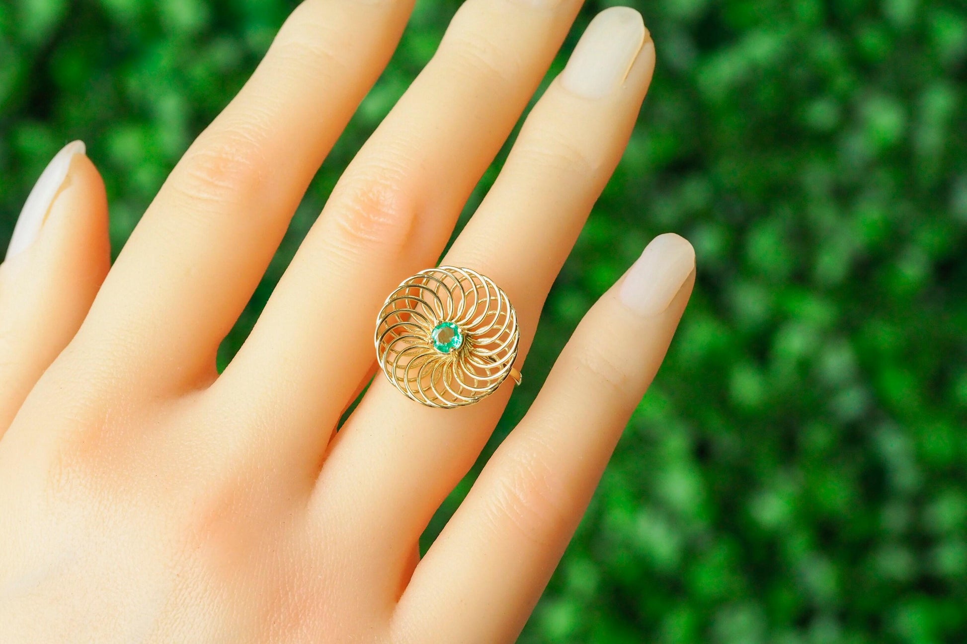 Round emerald 14k gold ring