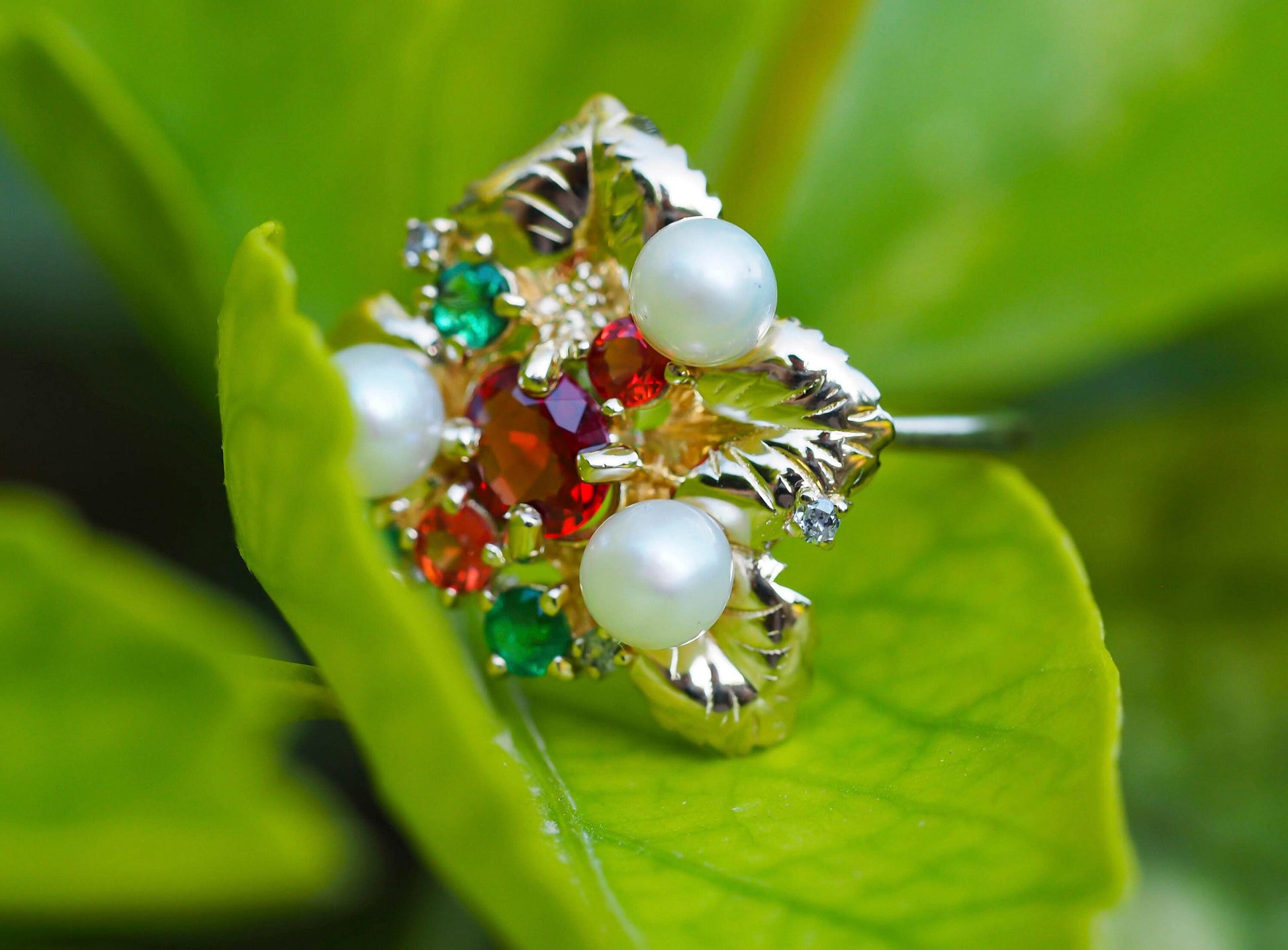Sapphire flower 14k gold ring
